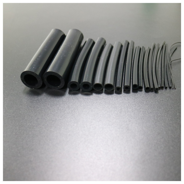 傳輸溶劑怕靜電起火？嶸牌導(dǎo)靜電硅膠軟管，化工/粉體輸送安全優(yōu)選！